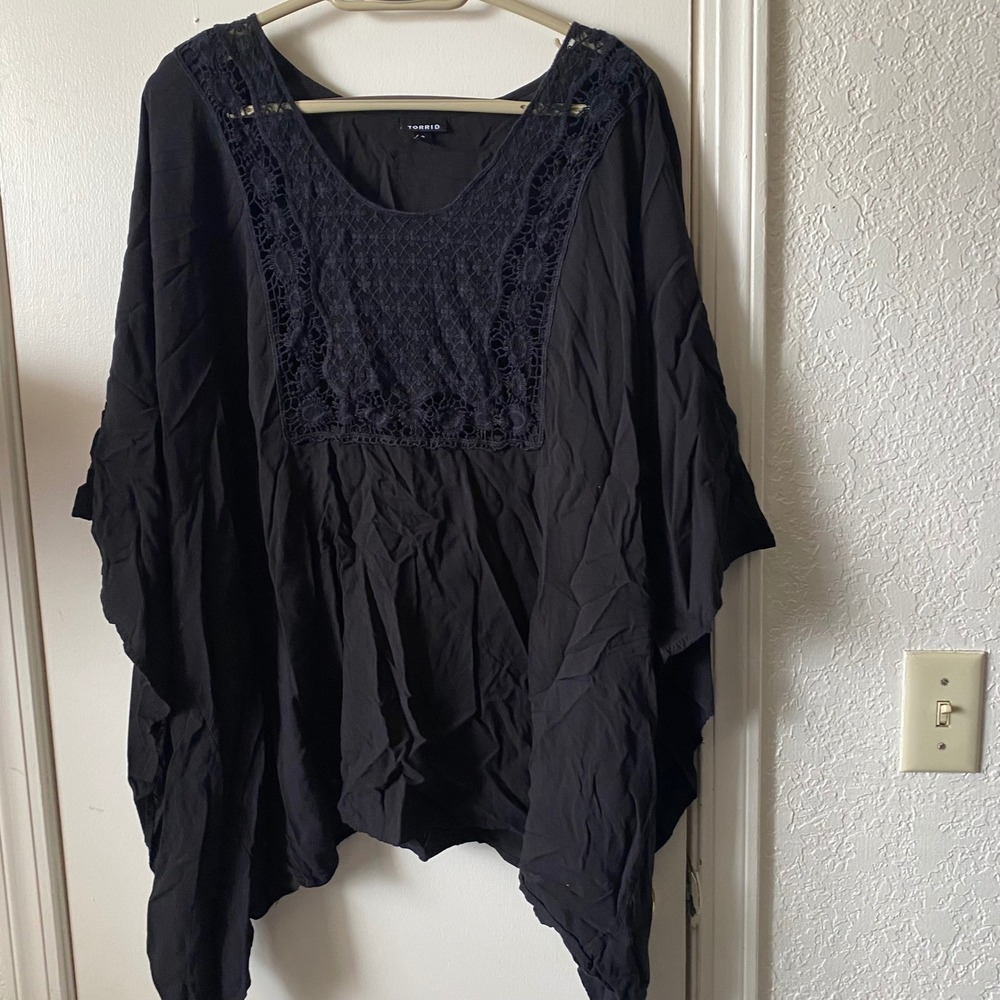 Torrid Black Rayon‎ Crochet Lace Bib Poncho Top Plus Size 3 Boho Flowy Oversized
